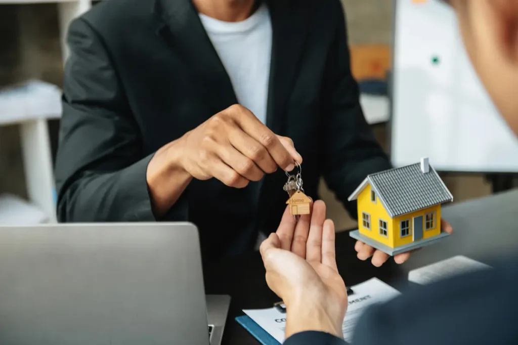 what is a mortgage broker